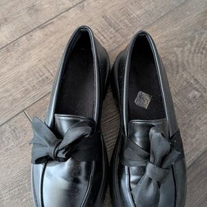 Elegant Black Loafers for Women With Bow